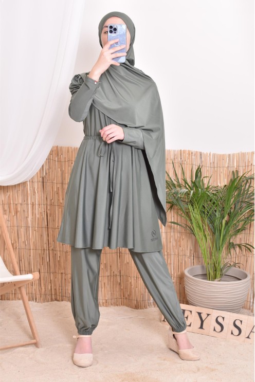 Hijab de bain à nouer kaki pour compléter son burkini, résistant et opaque