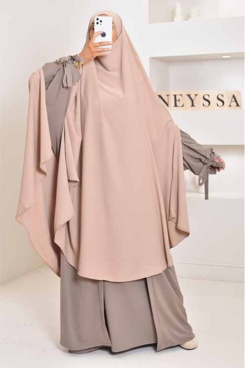 Long khimar 2 fentes en soie de Médine femme musulmane voilée. Parfait pour le quotidien.