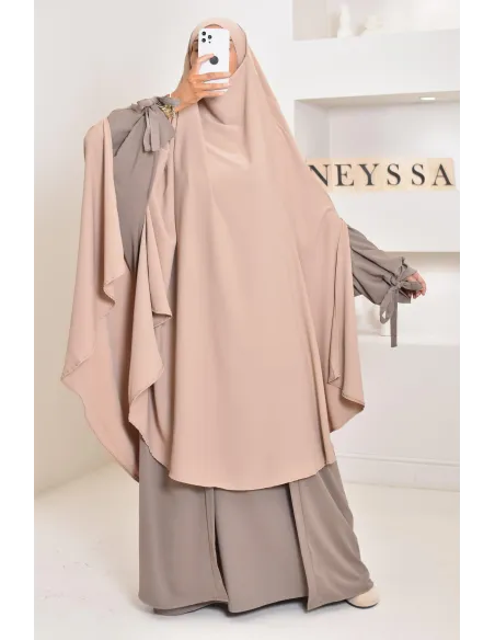 Long khimar 2 fentes en soie de Médine femme musulmane voilée. Parfait pour le quotidien.