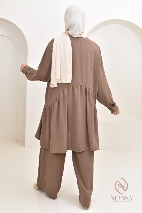 ensemble tunique chemise avec pantalon en jazz, coupe ample et moderne