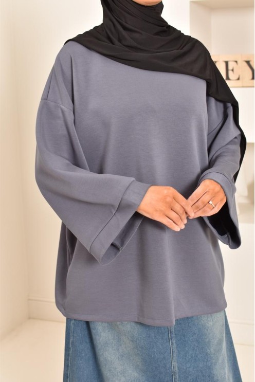 Pull style sweat oversize, idéal pour les hijabi sportives, outfit