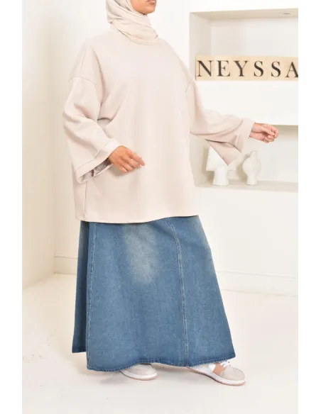 Pull style sweat oversize, idéal pour les hijabi sportives, outfit