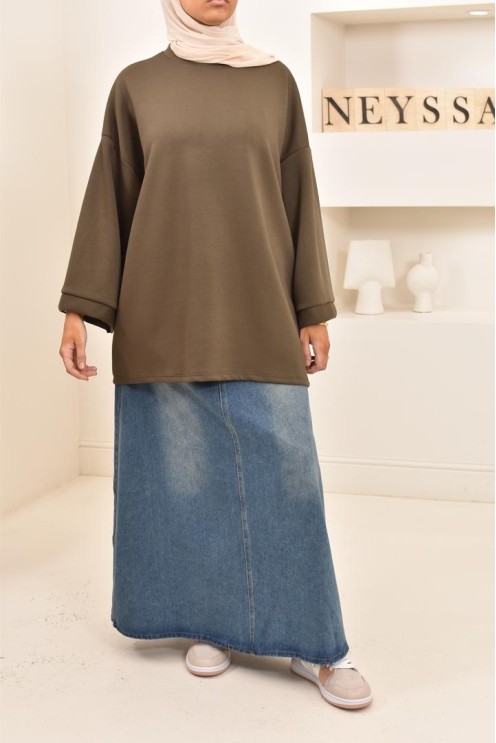 Pull style sweat oversize, idéal pour les hijabi sportives, outfit