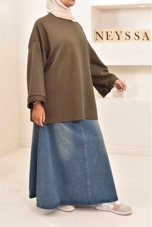 Pull style sweat oversize, idéal pour les hijabi sportives, outfit