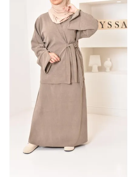 Zweiteiliges Set aus Kimono und Rock, bescheidenes Outfit Hijabi aus Cord.