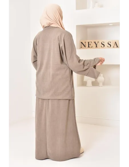 Zweiteiliges Set aus Kimono und Rock, bescheidenes Outfit Hijabi aus Cord.