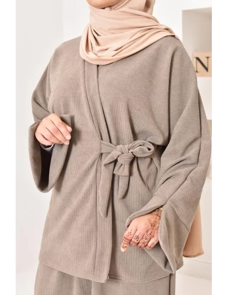 Zweiteiliges Set aus Kimono und Rock, bescheidenes Outfit Hijabi aus Cord.