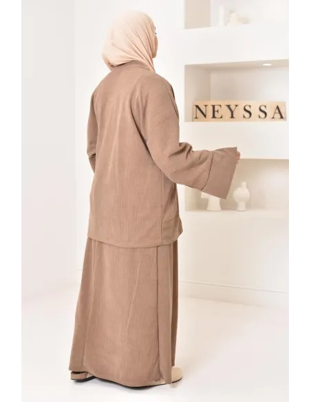 Zweiteiliges Set aus Kimono und Rock, bescheidenes Outfit Hijabi aus Cord.