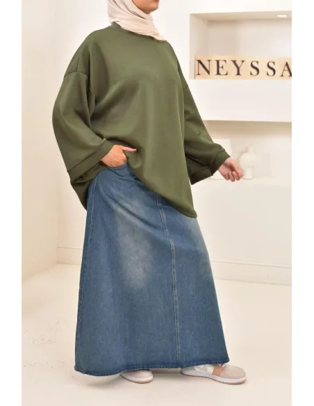 Pull style sweat oversize, idéal pour les hijabi sportives, outfit