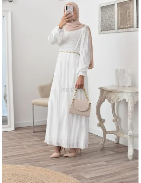 Neyssa langes, fließendes, schlichtes ausgestelltes Kleid für muslimische Frauen