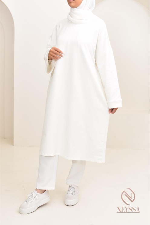 Tunika-Kleid im Oversize-Sweatshirt-Stil, ideal für sportliche Hijabi.