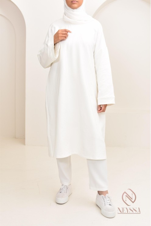 Tunika-Kleid im Oversize-Sweatshirt-Stil, ideal für sportliche Hijabi.