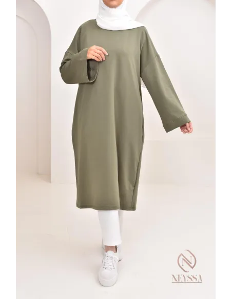 Tunika-Kleid im Oversize-Sweatshirt-Stil, ideal für sportliche Hijabi.