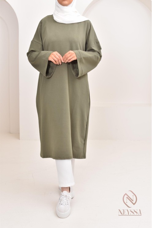 Tunika-Kleid im Oversize-Sweatshirt-Stil, ideal für sportliche Hijabi.