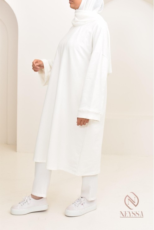 Tunika-Kleid im Oversize-Sweatshirt-Stil, ideal für sportliche Hijabi.