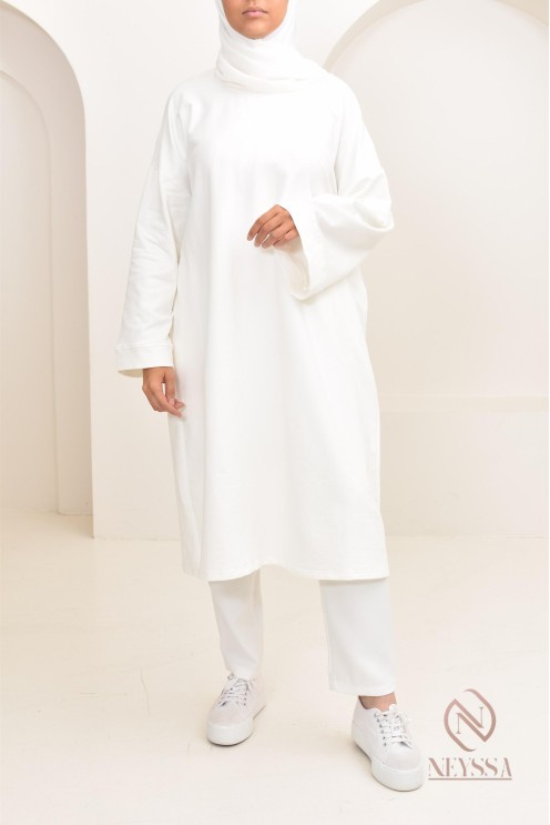 Tunika-Kleid im Oversize-Sweatshirt-Stil, ideal für sportliche Hijabi.