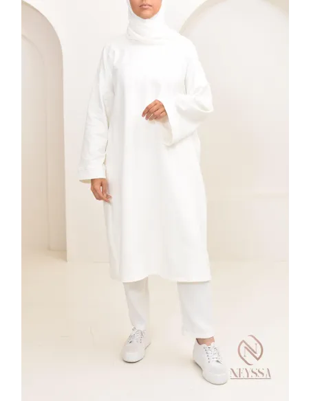 Tunika-Kleid im Oversize-Sweatshirt-Stil, ideal für sportliche Hijabi.