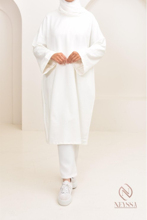 Tunika-Kleid im Oversize-Sweatshirt-Stil, ideal für sportliche Hijabi.