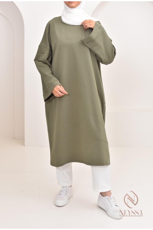 Tunika-Kleid im Oversize-Sweatshirt-Stil, ideal für sportliche Hijabi.