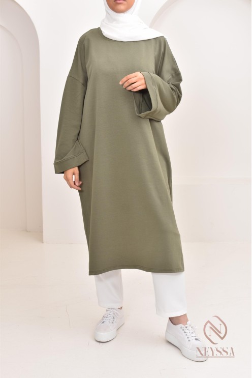 Tunika-Kleid im Oversize-Sweatshirt-Stil, ideal für sportliche Hijabi.