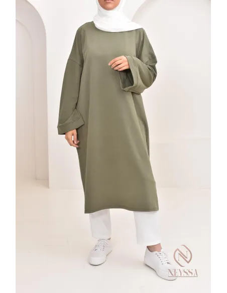 Tunika-Kleid im Oversize-Sweatshirt-Stil, ideal für sportliche Hijabi.