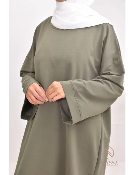 Tunika-Kleid im Oversize-Sweatshirt-Stil, ideal für sportliche Hijabi.