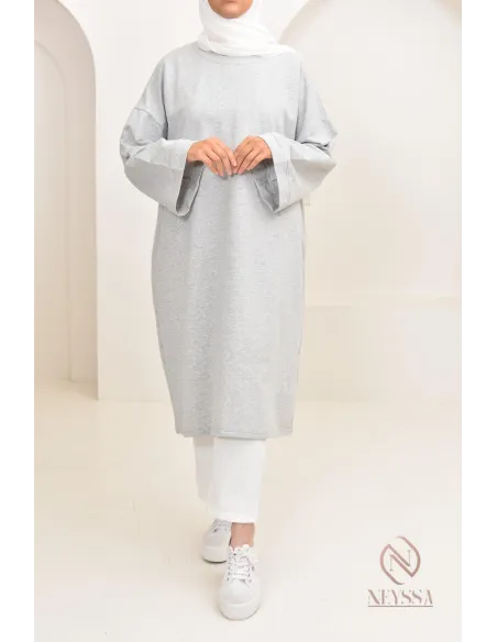 Tunika-Kleid im Oversize-Sweatshirt-Stil, ideal für sportliche Hijabi.