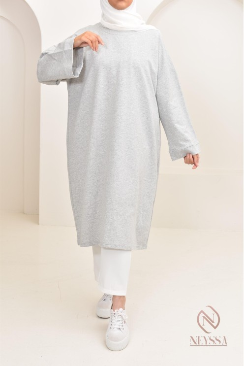 Tunika-Kleid im Oversize-Sweatshirt-Stil, ideal für sportliche Hijabi.
