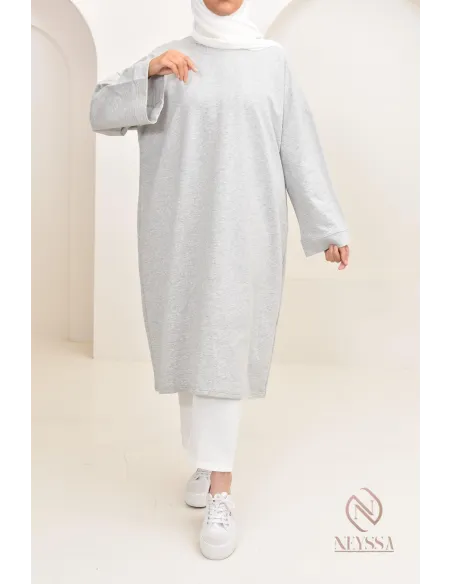 Tunika-Kleid im Oversize-Sweatshirt-Stil, ideal für sportliche Hijabi.