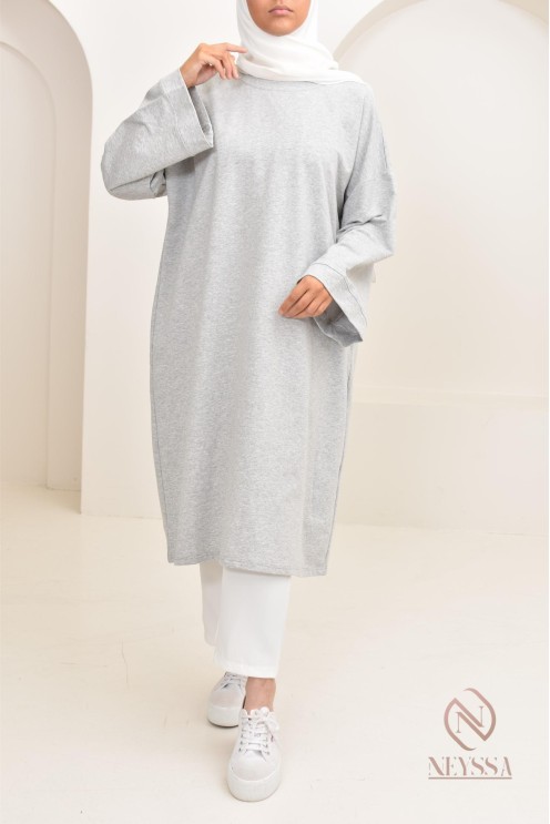 Tunika-Kleid im Oversize-Sweatshirt-Stil, ideal für sportliche Hijabi.