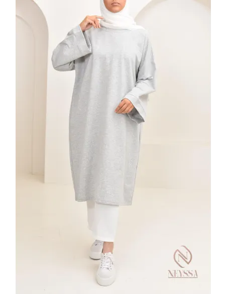 Tunika-Kleid im Oversize-Sweatshirt-Stil, ideal für sportliche Hijabi.