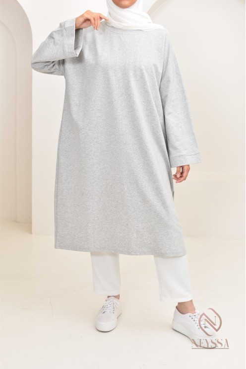 Tunika-Kleid im Oversize-Sweatshirt-Stil, ideal für sportliche Hijabi.