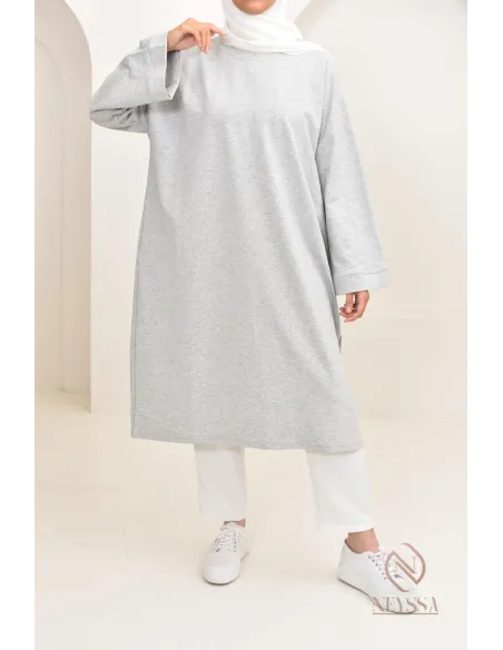 Tunika-Kleid im Oversize-Sweatshirt-Stil, ideal für sportliche Hijabi.