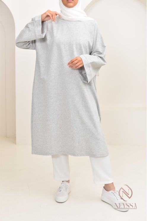 Tunika-Kleid im Oversize-Sweatshirt-Stil, ideal für sportliche Hijabi.
