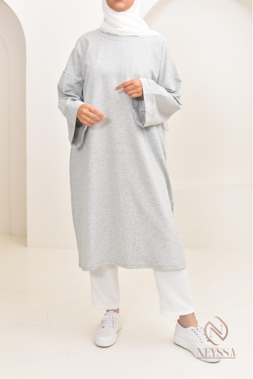 Tunika-Kleid im Oversize-Sweatshirt-Stil, ideal für sportliche Hijabi.