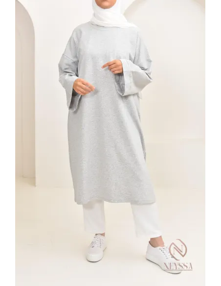 Tunika-Kleid im Oversize-Sweatshirt-Stil, ideal für sportliche Hijabi.