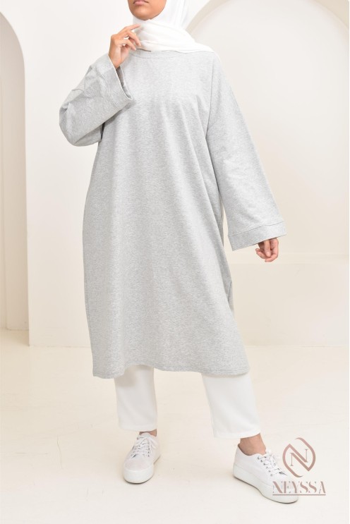 Tunika-Kleid im Oversize-Sweatshirt-Stil, ideal für sportliche Hijabi.