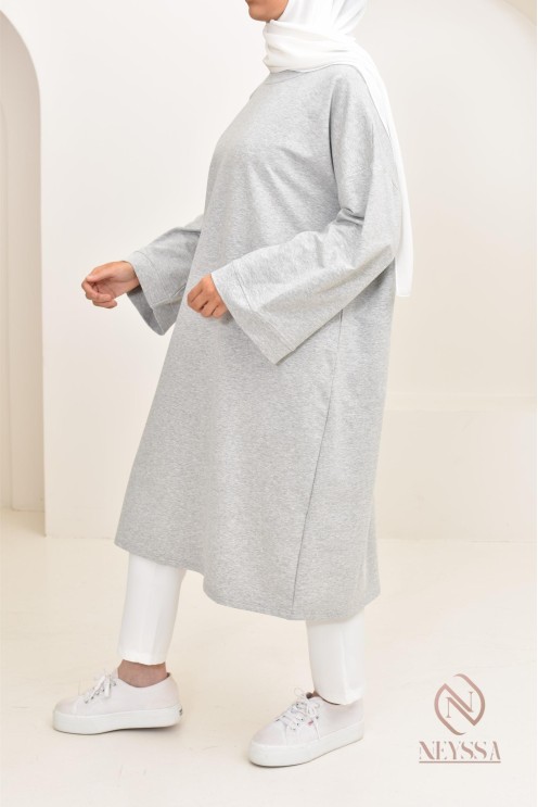 Tunika-Kleid im Oversize-Sweatshirt-Stil, ideal für sportliche Hijabi.