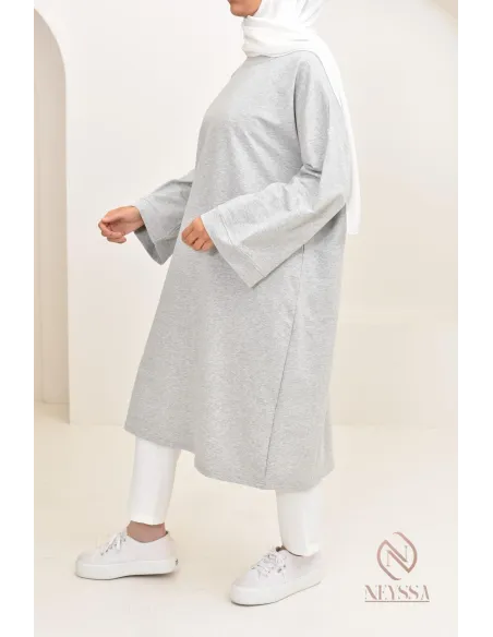 Tunika-Kleid im Oversize-Sweatshirt-Stil, ideal für sportliche Hijabi.