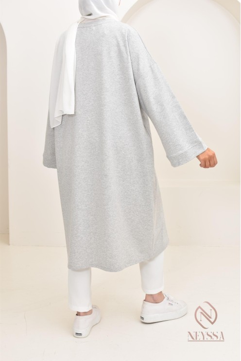 Tunika-Kleid im Oversize-Sweatshirt-Stil, ideal für sportliche Hijabi.