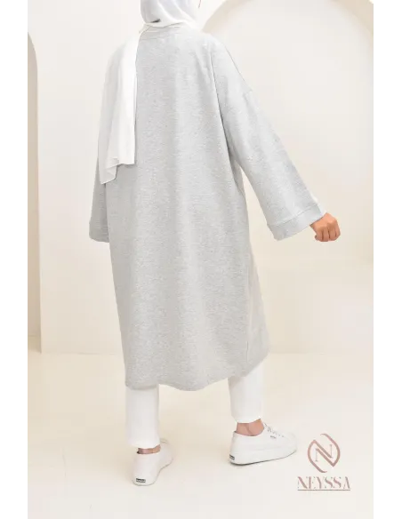 Tunika-Kleid im Oversize-Sweatshirt-Stil, ideal für sportliche Hijabi.