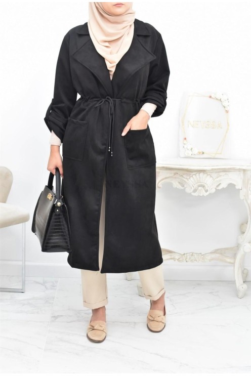 Long trench en daim élégant et classe pour femme musulmane.