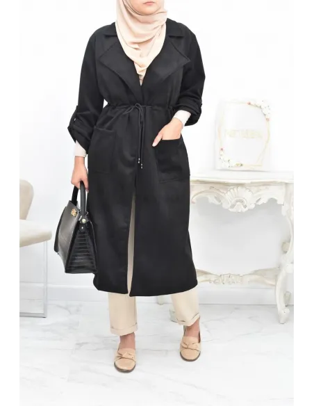 Long trench en daim élégant et classe pour femme musulmane.