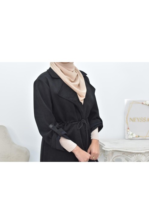 Long trench en daim élégant et classe pour femme musulmane.