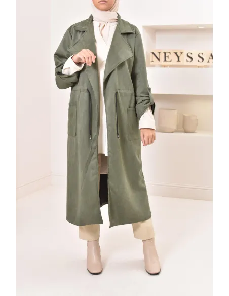 Long trench en daim élégant et classe pour femme musulmane.
