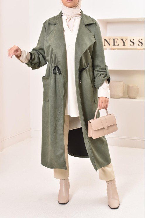 Long trench en daim élégant et classe pour femme musulmane.