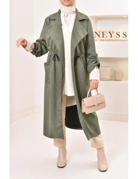 Long trench en daim élégant et classe pour femme musulmane.