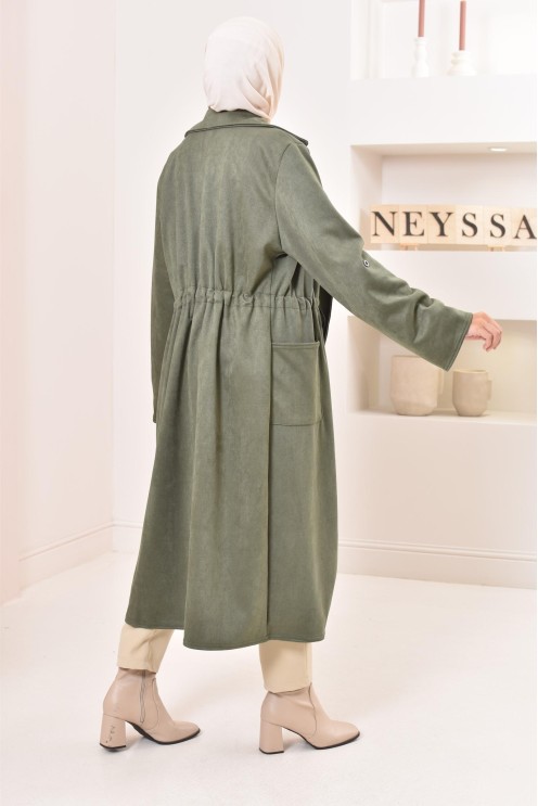 Long trench en daim élégant et classe pour femme musulmane.