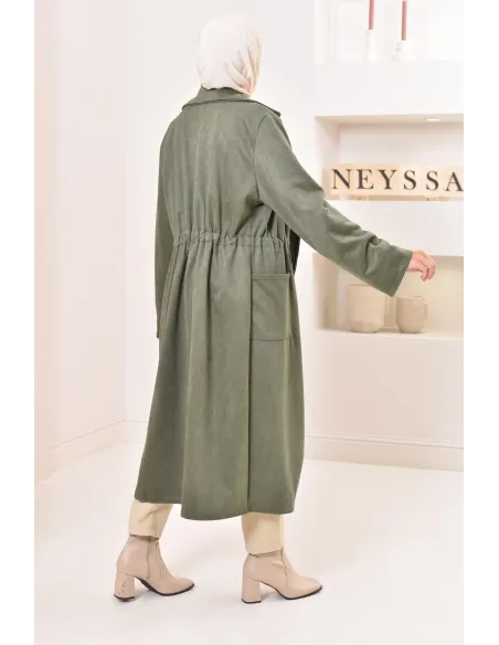 Long trench en daim élégant et classe pour femme musulmane.