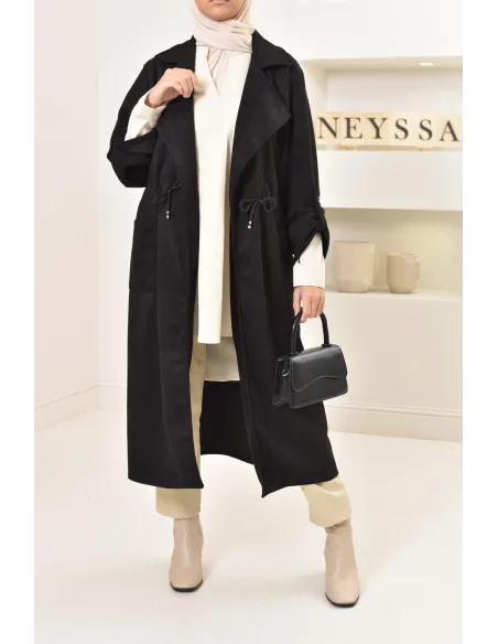 Long trench en daim élégant et classe pour femme musulmane.